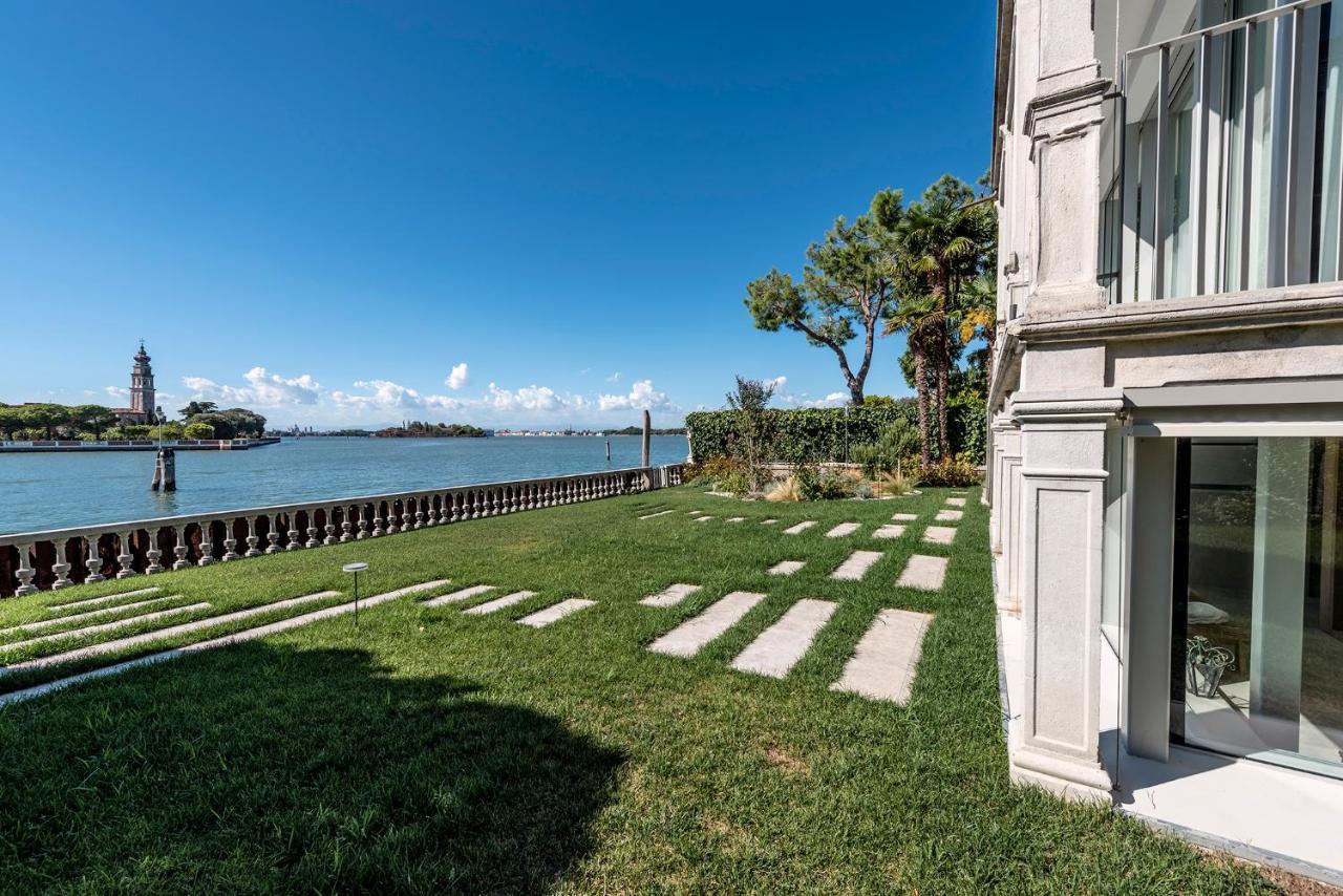 Ca' Delle Contesse - Villa On Lagoon With Private Dock And Spectacular View Lido di Venezia Exterior photo