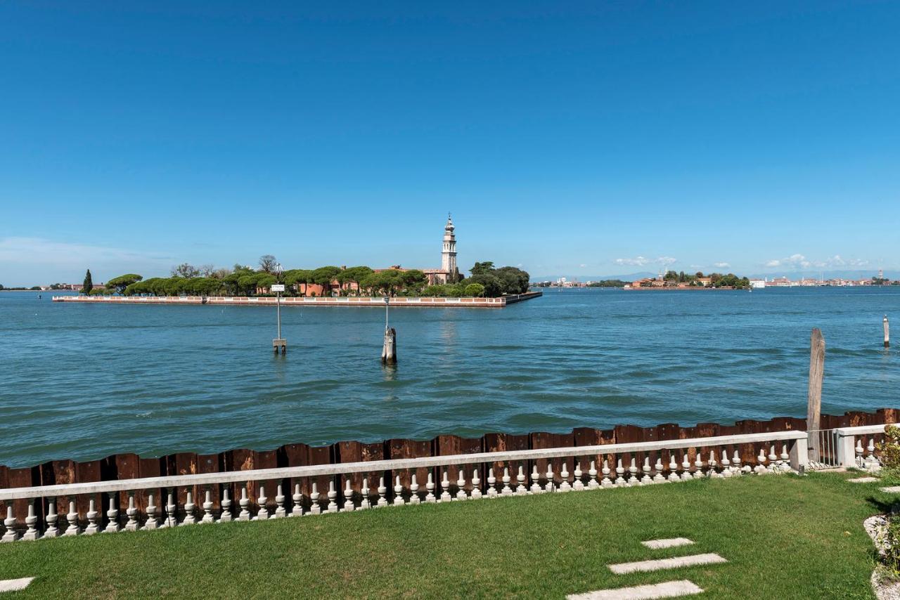 Ca' Delle Contesse - Villa On Lagoon With Private Dock And Spectacular View Lido di Venezia Exterior photo
