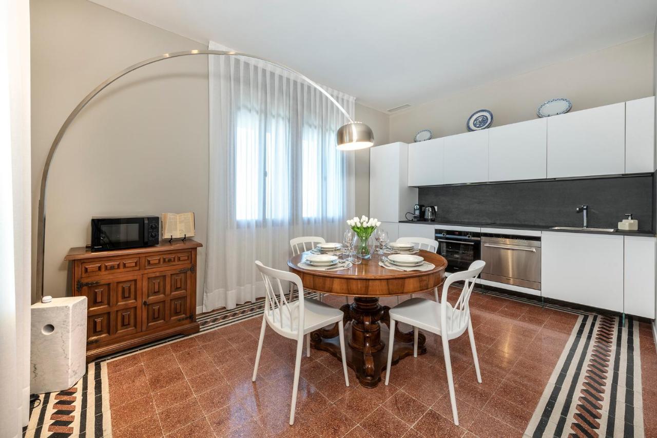 Ca' Delle Contesse - Villa On Lagoon With Private Dock And Spectacular View Lido di Venezia Exterior photo