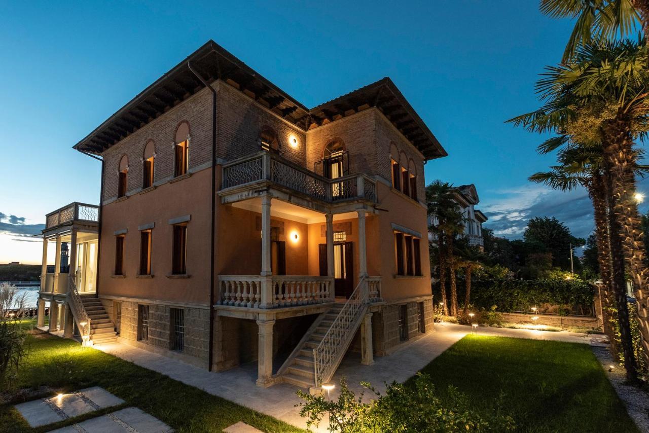 Ca' Delle Contesse - Villa On Lagoon With Private Dock And Spectacular View Lido di Venezia Exterior photo