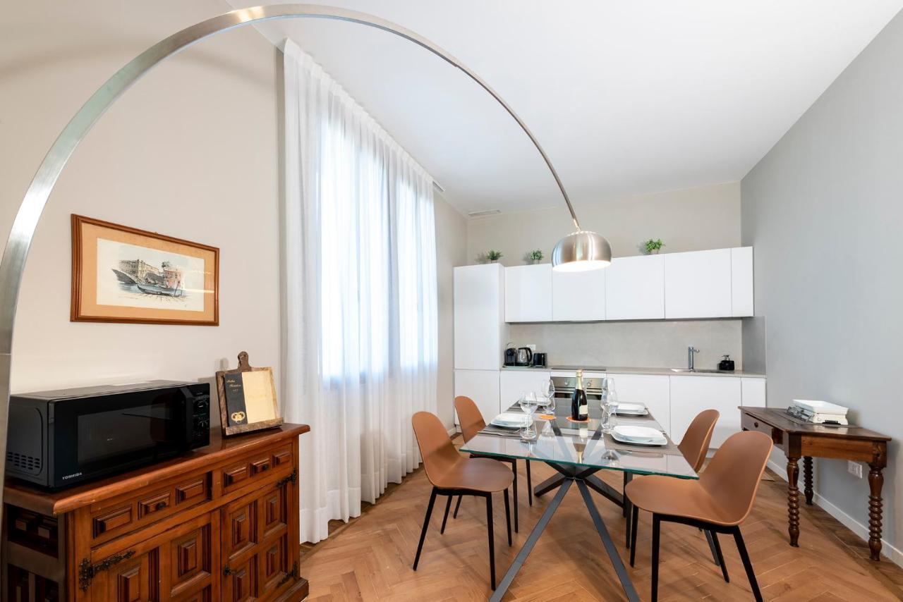 Ca' Delle Contesse - Villa On Lagoon With Private Dock And Spectacular View Lido di Venezia Exterior photo