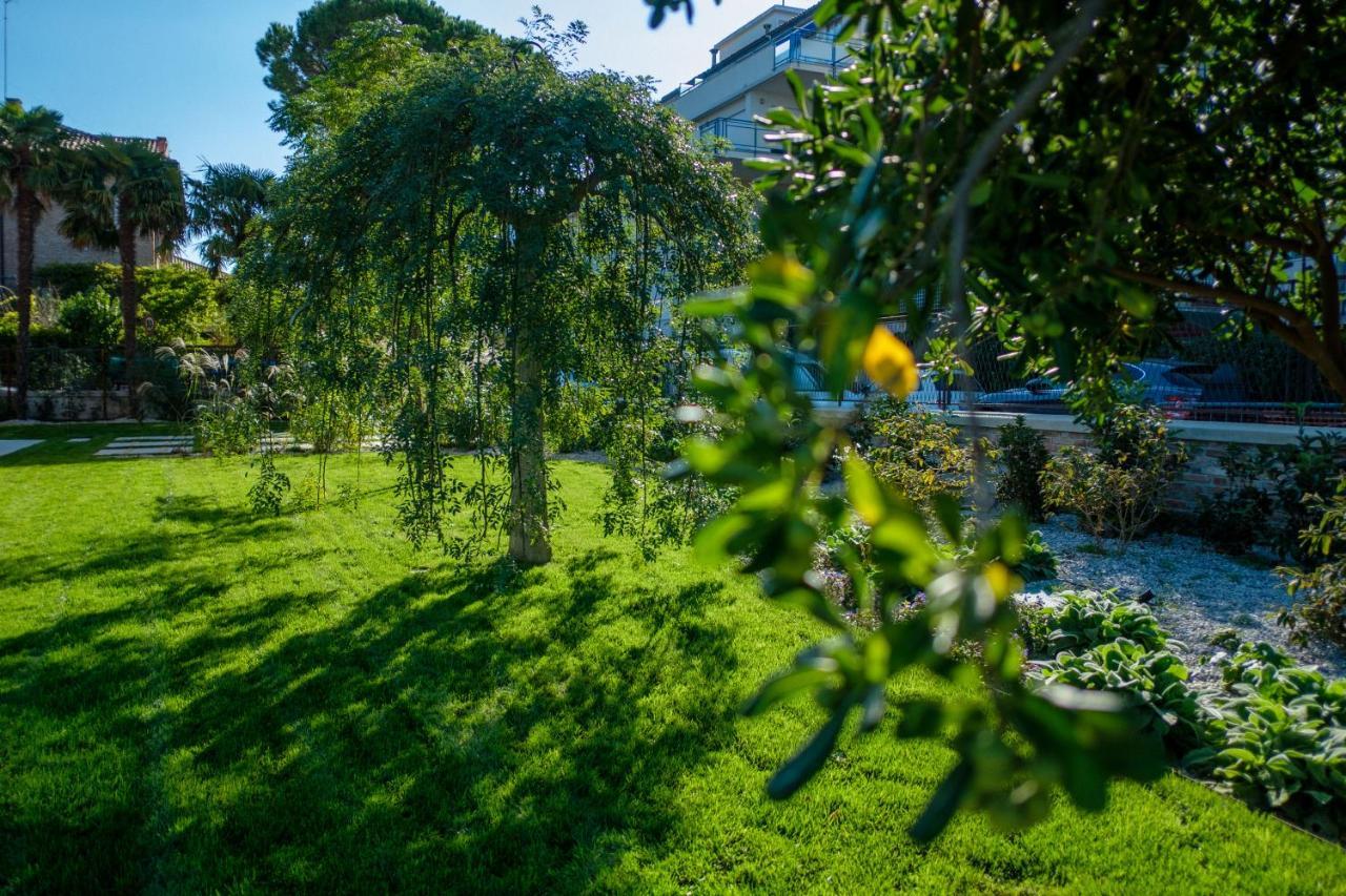 Ca' Delle Contesse - Villa On Lagoon With Private Dock And Spectacular View Lido di Venezia Exterior photo
